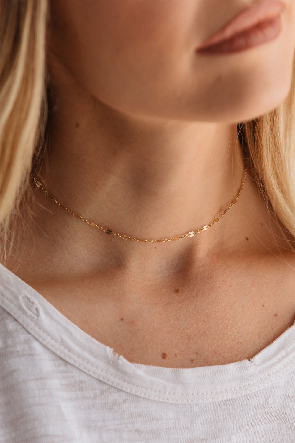 Able - Metal Link Necklace - Gold - Model