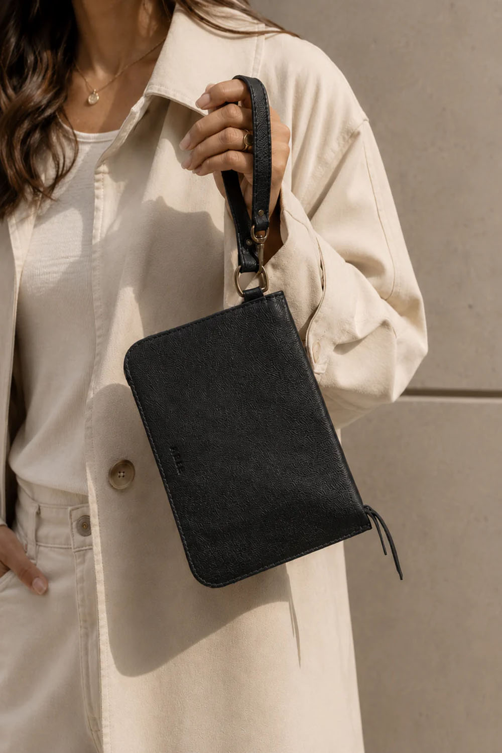able semhal wristlet pebbled black model