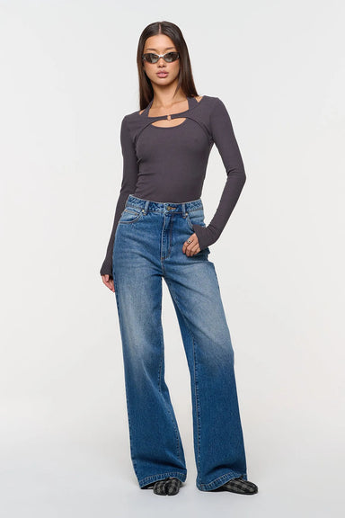 abrand-a-94-high-and-wide-kaley-front