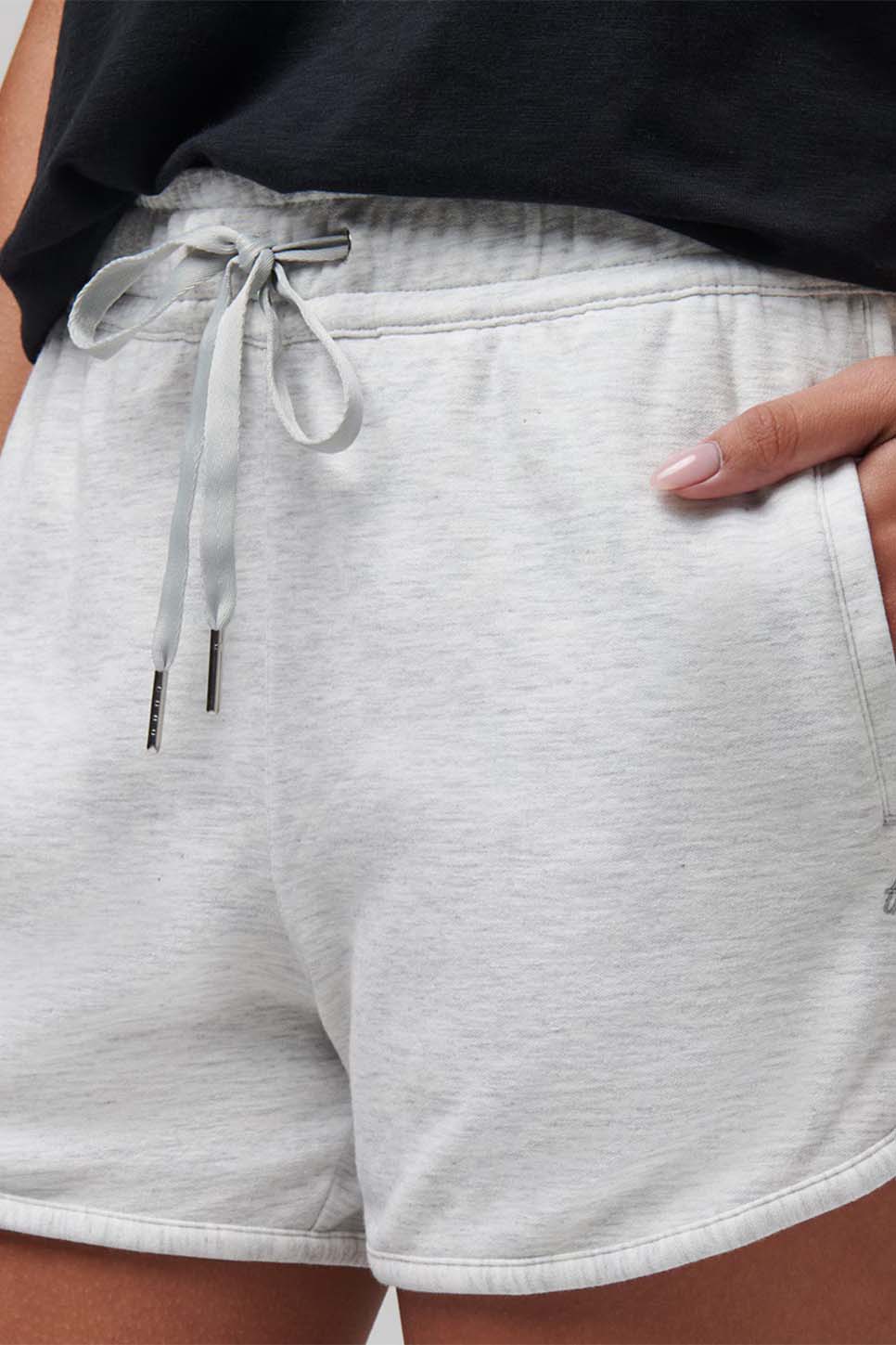 Travis Matthew - Cloud Fleece Short 2.0 - Heather Light Grey - Detail