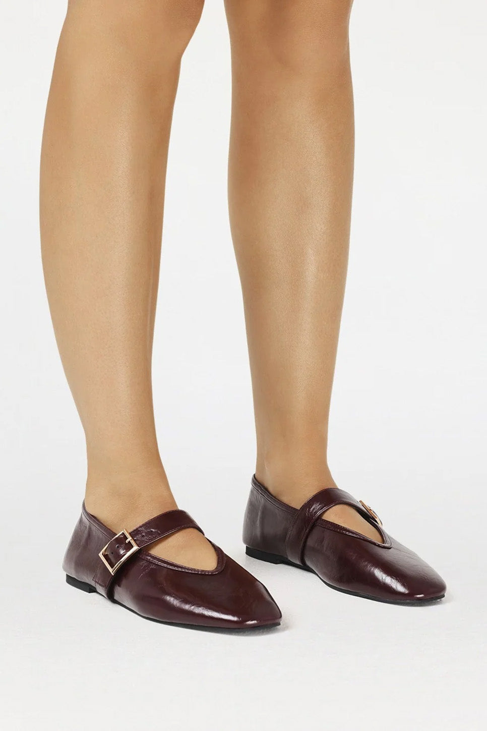 Billini Wednesday in Bordeaux Shine — Model view