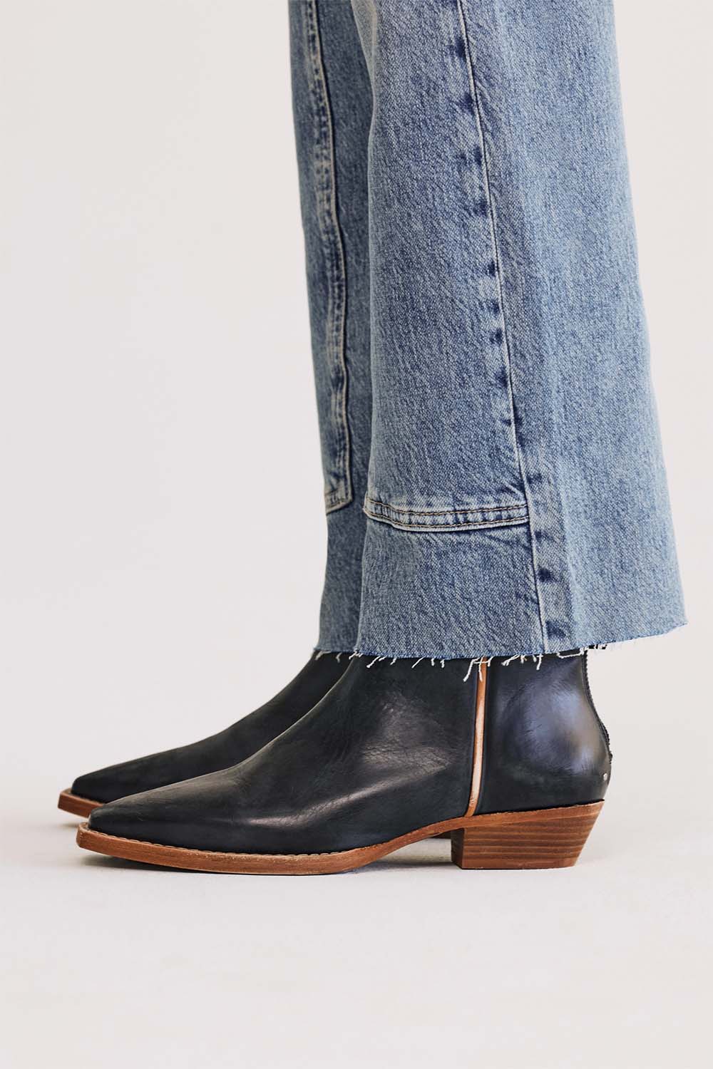 Free People - Risk Taker Mid-Rise Straight - Mantra - Hem