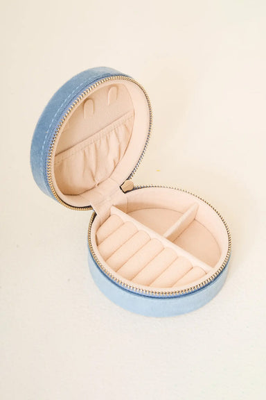 The Darling Effect - ROUND VELVET JEWELRY CASE - FLORAL MISTY BLUE - Inside
