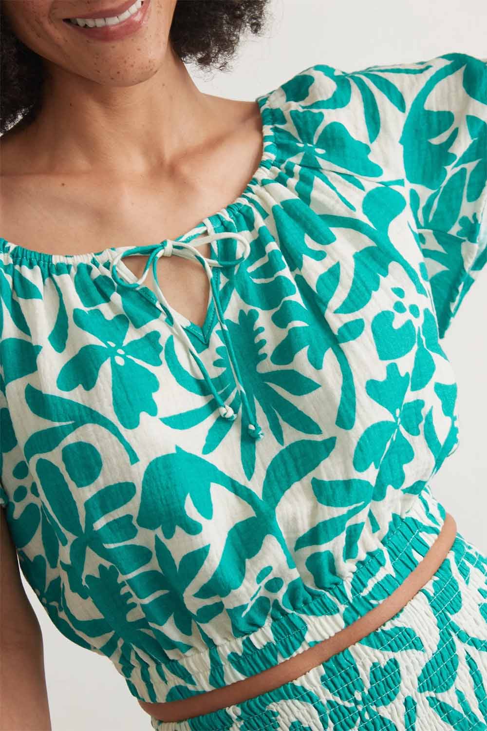 Marine Layer - Tiana Crop Blouse - Spruce Flora - Detail