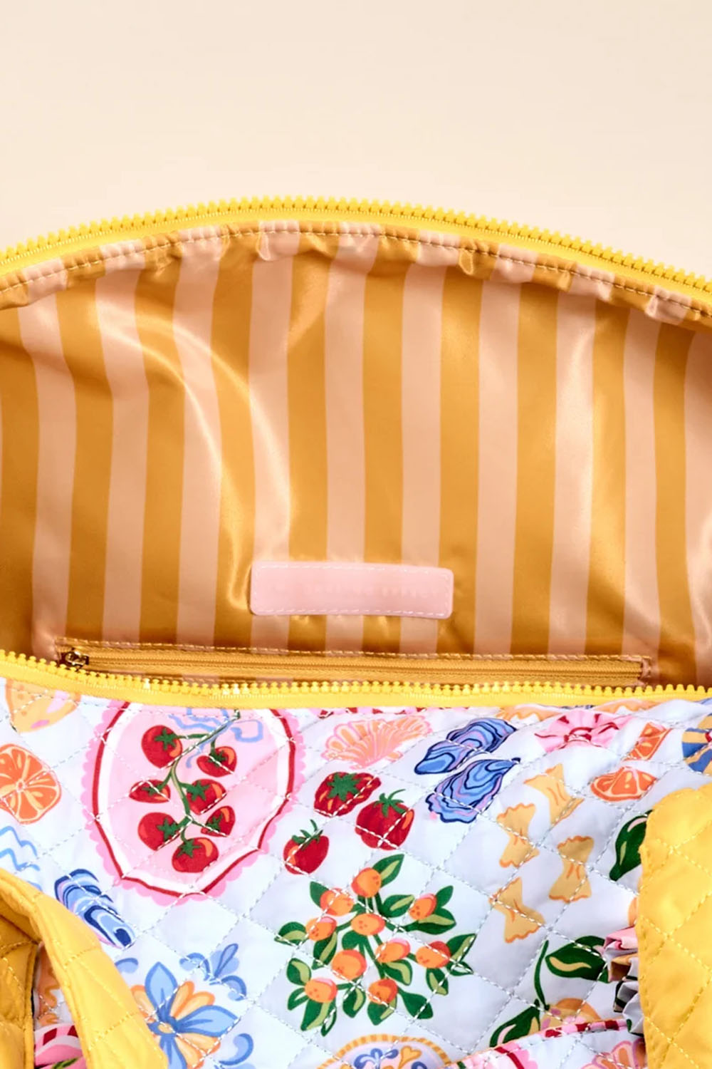 darling-effect-on-the-go-quilted-weekender-bag-ciao-bella-inside