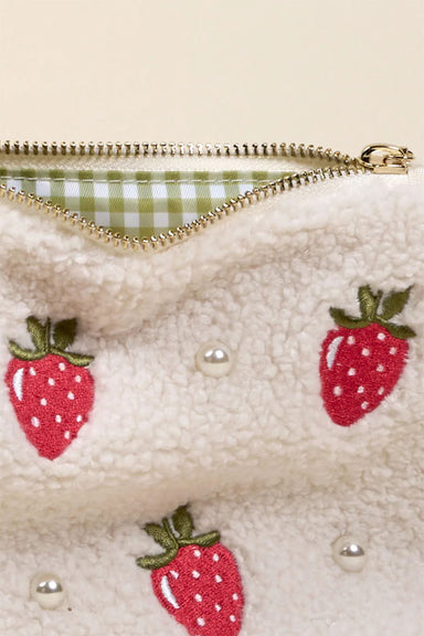 darling-effect-teddy-rectangle-pouch-strawberries-and-pearls-inside