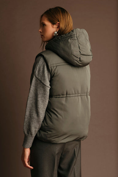 deluc-travis-puffer-vest-dark-grey-back