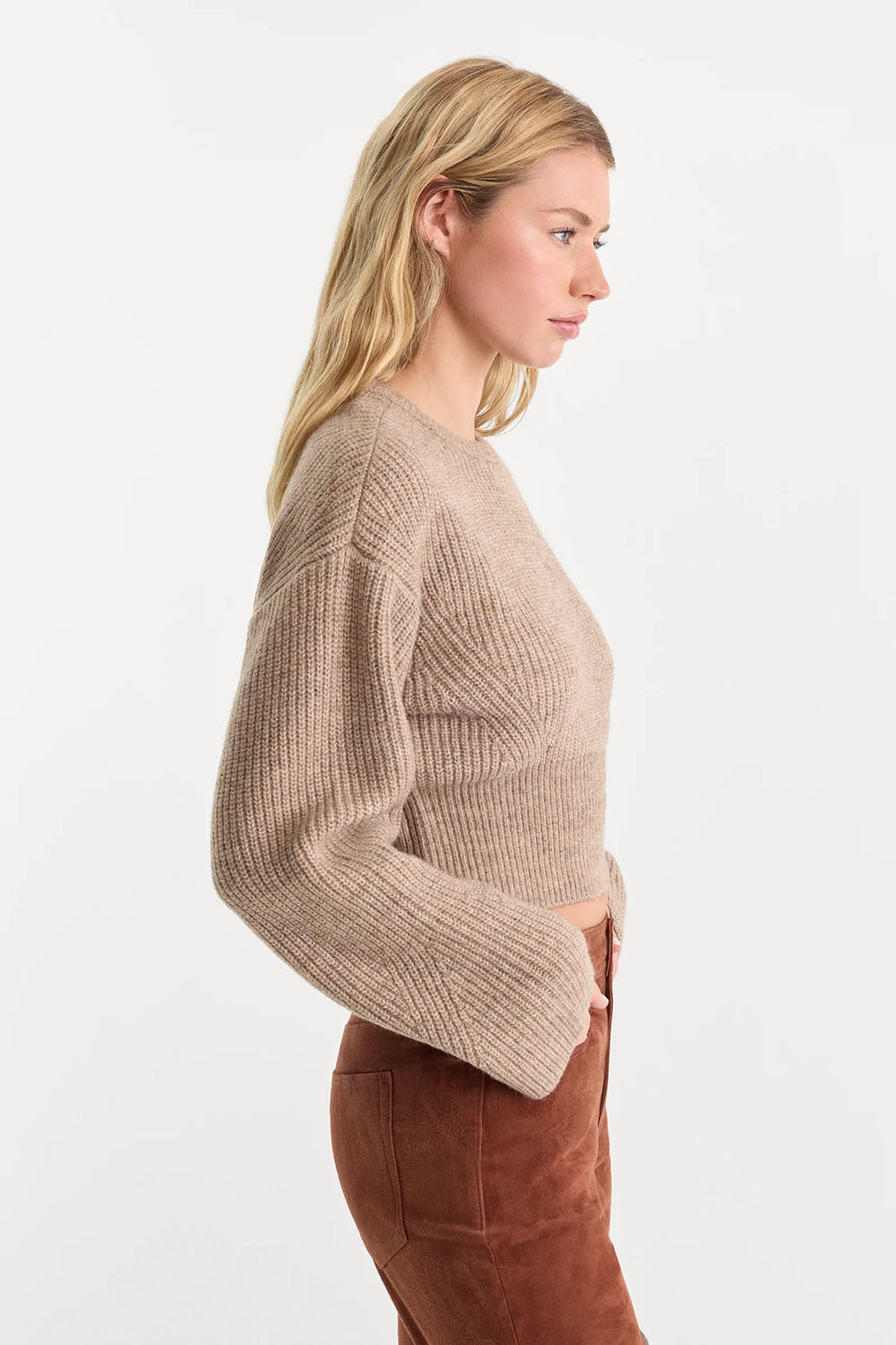 Good American The Chunky Knit Sweater in Dusk — Side view
