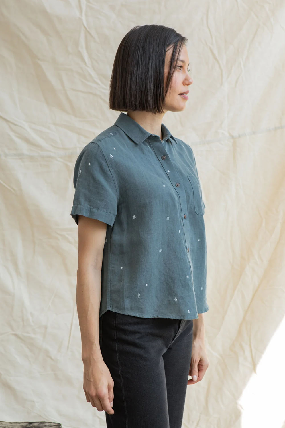 Bridge & Burn - Greer Cropped Shirt - Slate Mini Flora - Side