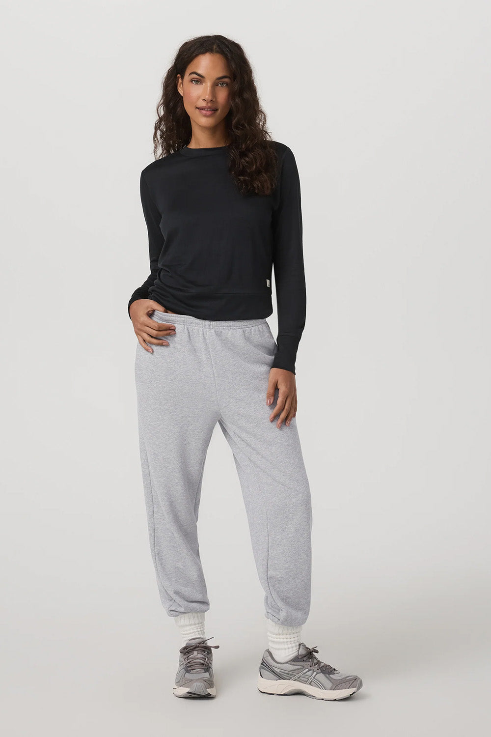 Vuori - Daydream Crew - Black Heather - Full Body