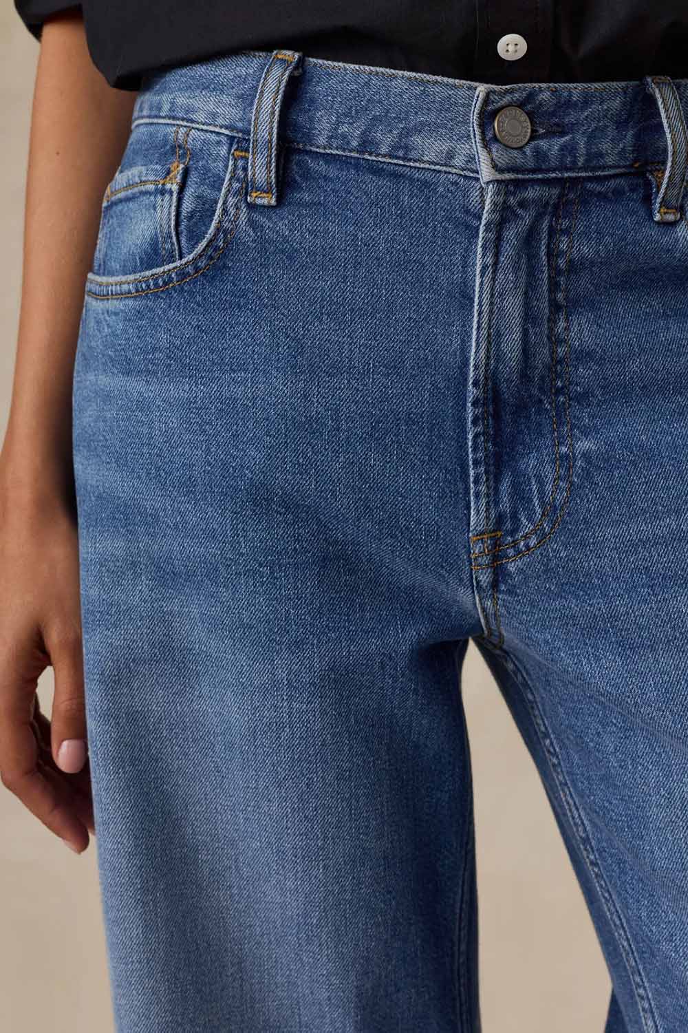 Faherty Denim Wide Leg in Coast Bound Wash — Front detail view