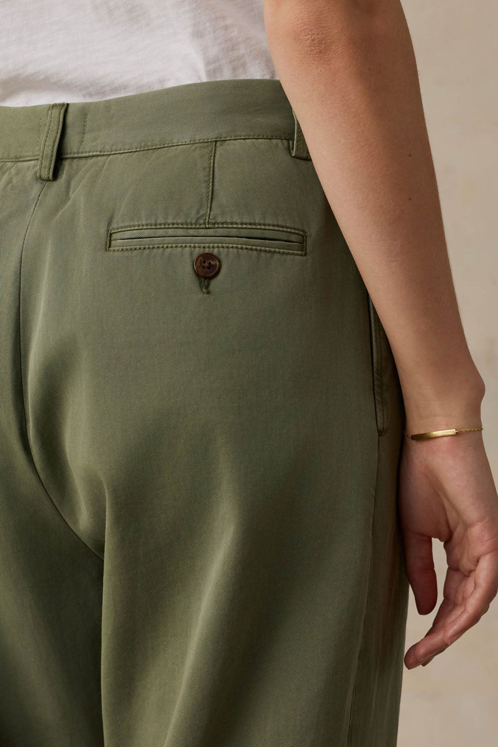 Faherty Seafarer Chino Pant in Clover — Pocket detail view