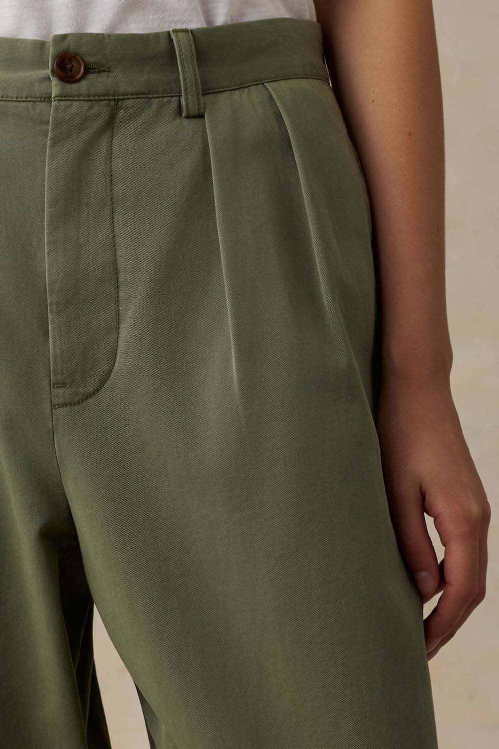 Faherty Seafarer Chino Pant in Clover — Waistband detail view