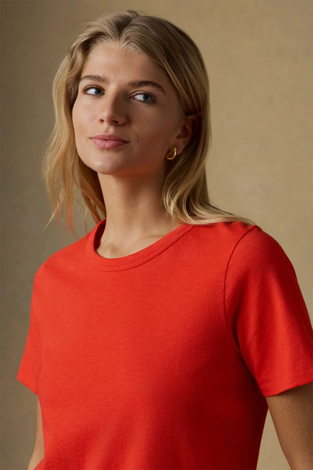 faherty sunwashed essential tee poppy red detail