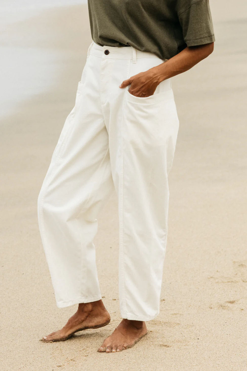 Finisterre Croft Barrel Trouser in Ecru — Pocket detail view