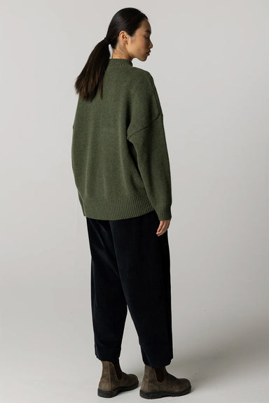 finisterre eyre crew neck olive back