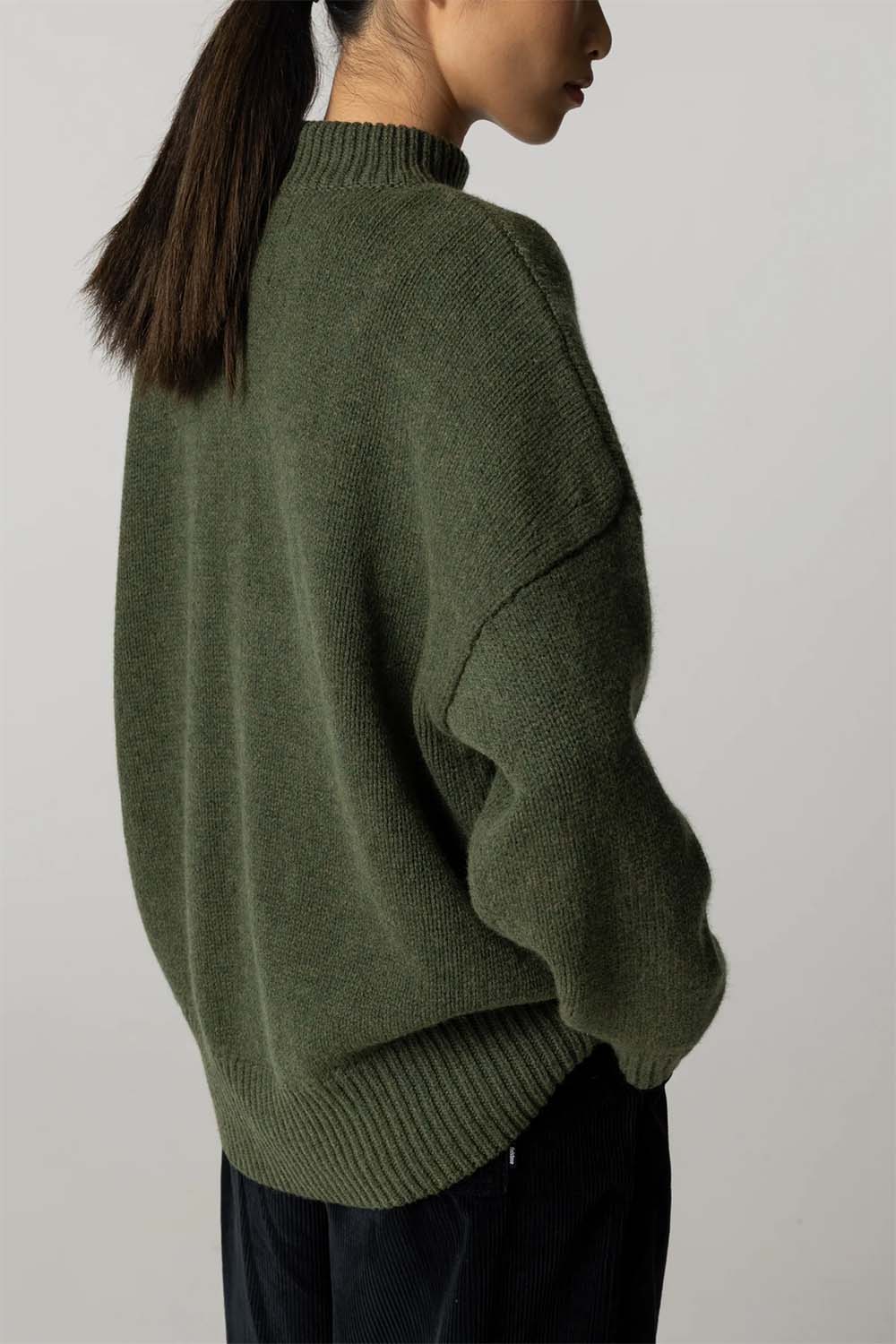 finisterre eyre crew neck olive detail