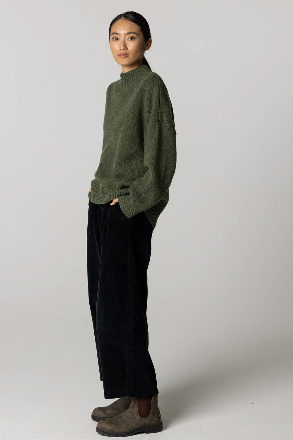 finisterre eyre crew neck olive front