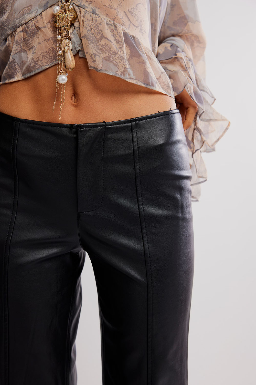 Free People - Glow Up Vegan Pant - Black - Detail