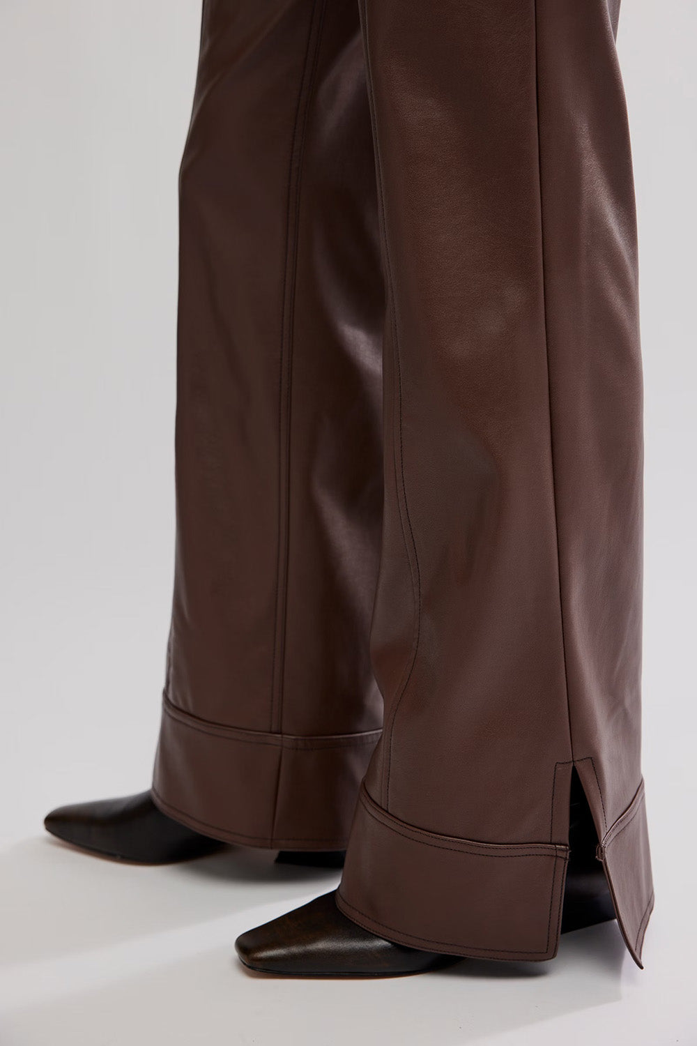 Free People - Glow Up Vegan Pant - Potting Soil - Hem