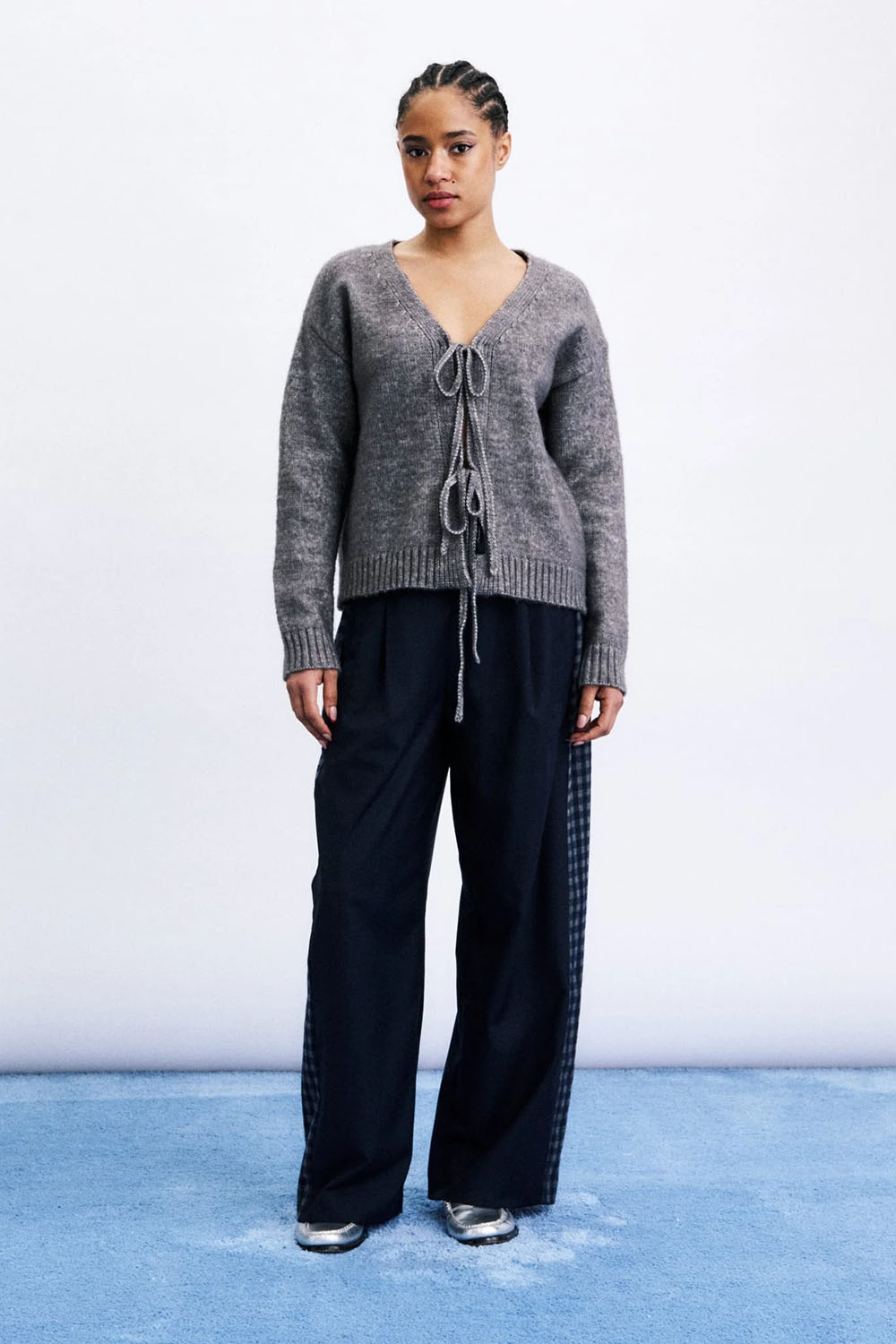 FRNCH Seorak Cardigan in Gris — Full-body view