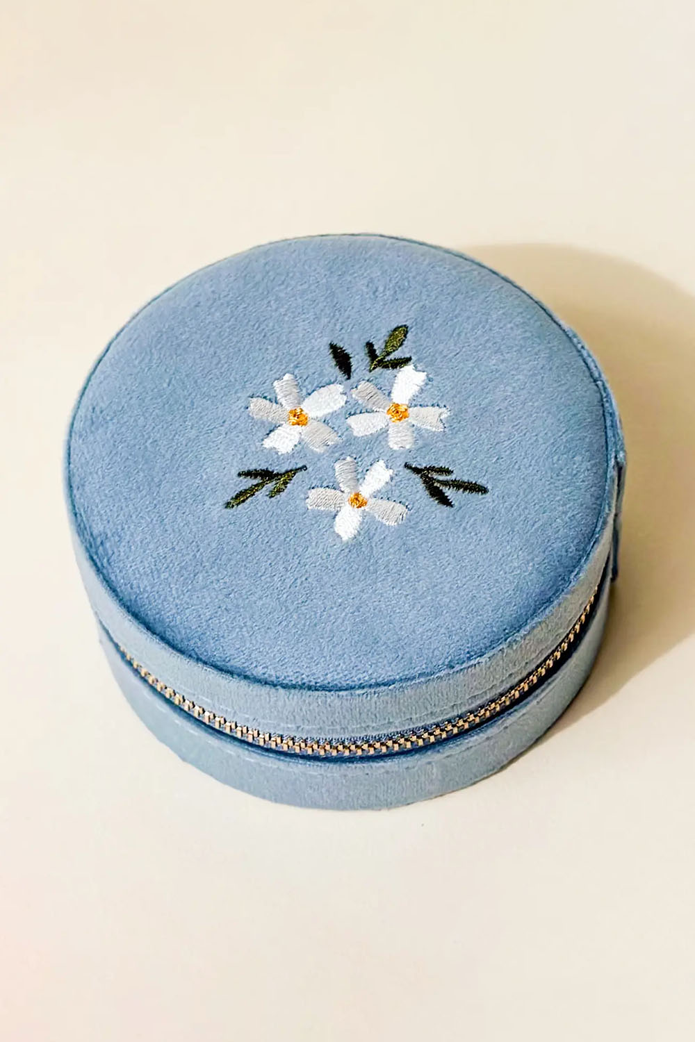 The Darling Effect - ROUND VELVET JEWELRY CASE - FLORAL MISTY BLUE