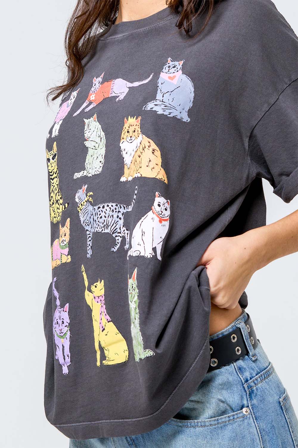 girl dangerous cats tee vintage black detail
