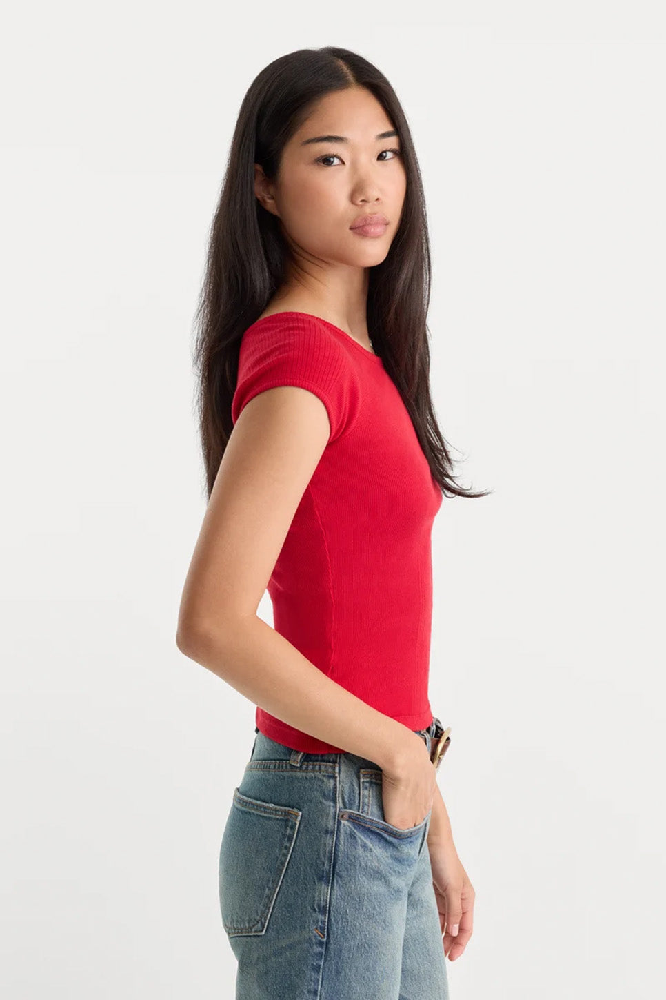 Good American The Variegated Rib Top in Crimson Rose — Side view