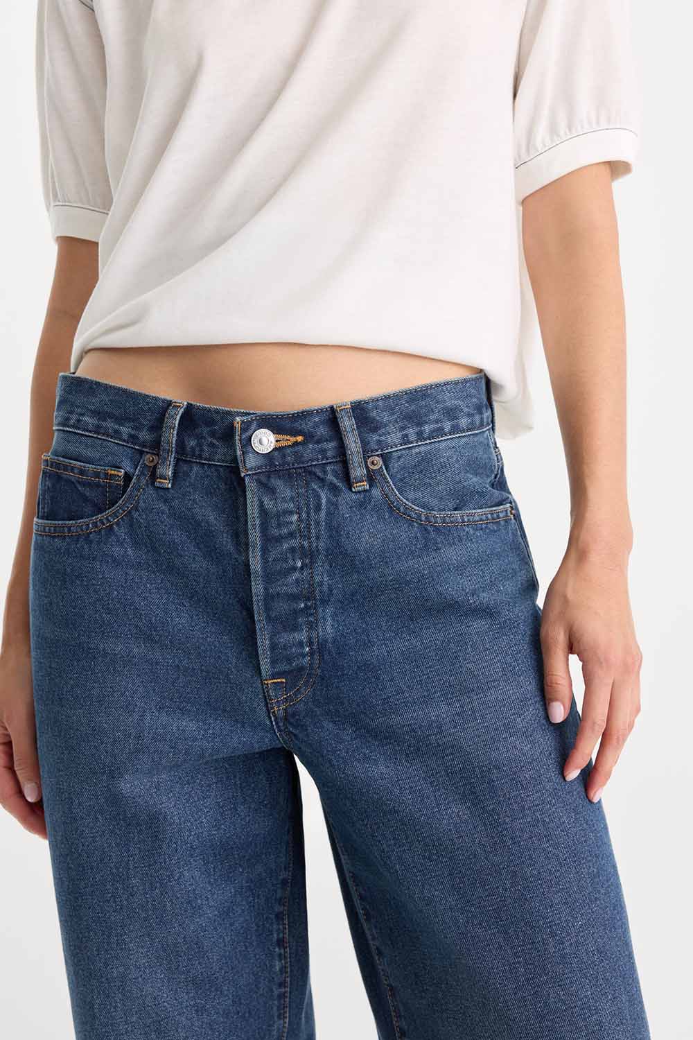 Good American Vintage Low Slung Baggy in Trace — Waistband detail view