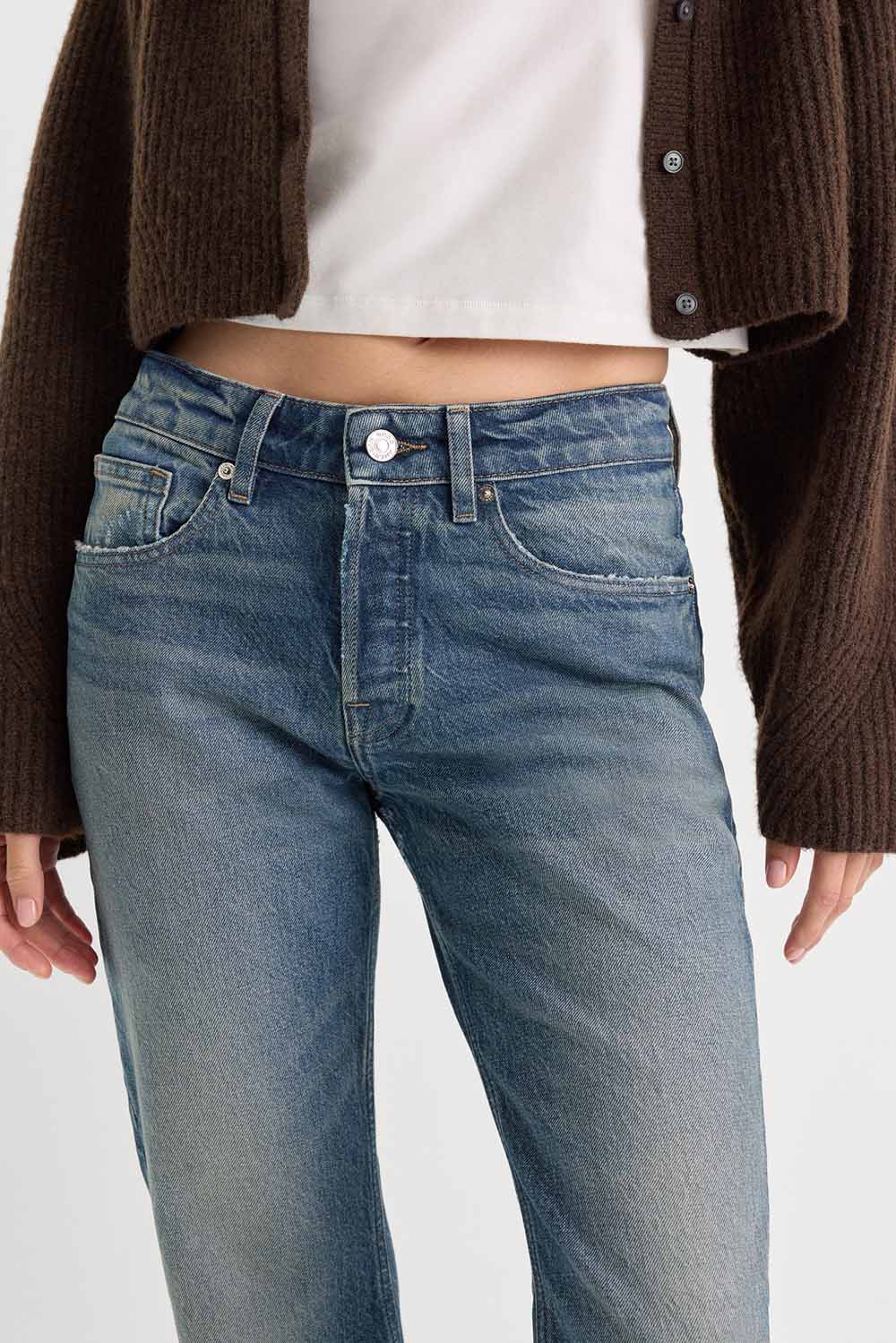 Good American Vintage Straight Ankle in Indigo1282 — Waistband detail view