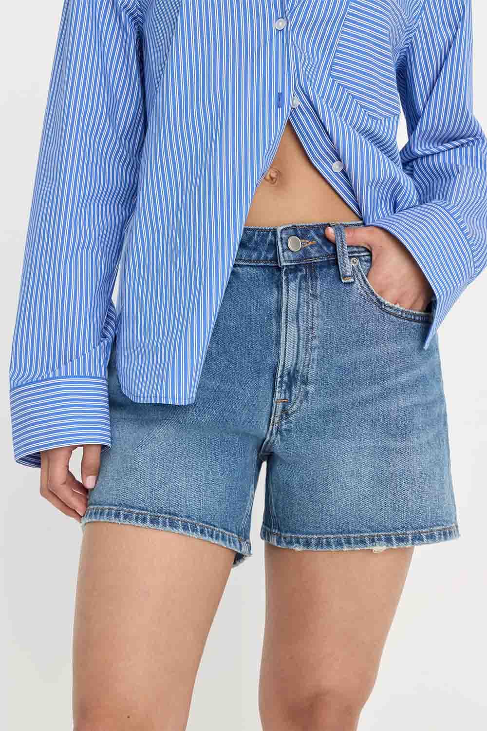good american everyday shorts indigo1102  detail