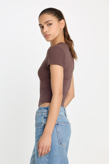 good american super stretch baby tee bitter cocoa side