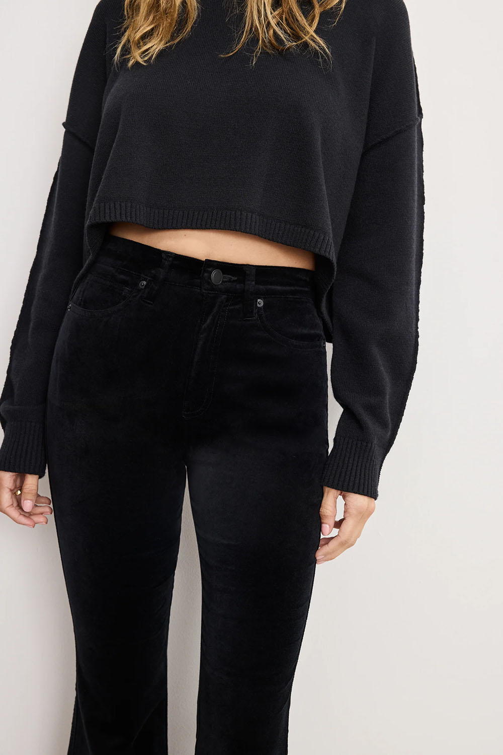 Good American - Velvet High Rise Kick Flare Pant - Black - Detail