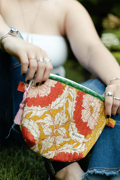 handker-bandana-ruthie-quilted-zipper-pouch-model