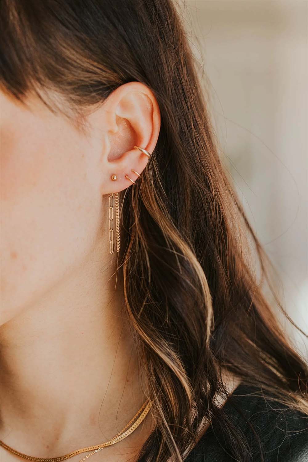 hello adorn tiny twist earrings gold model