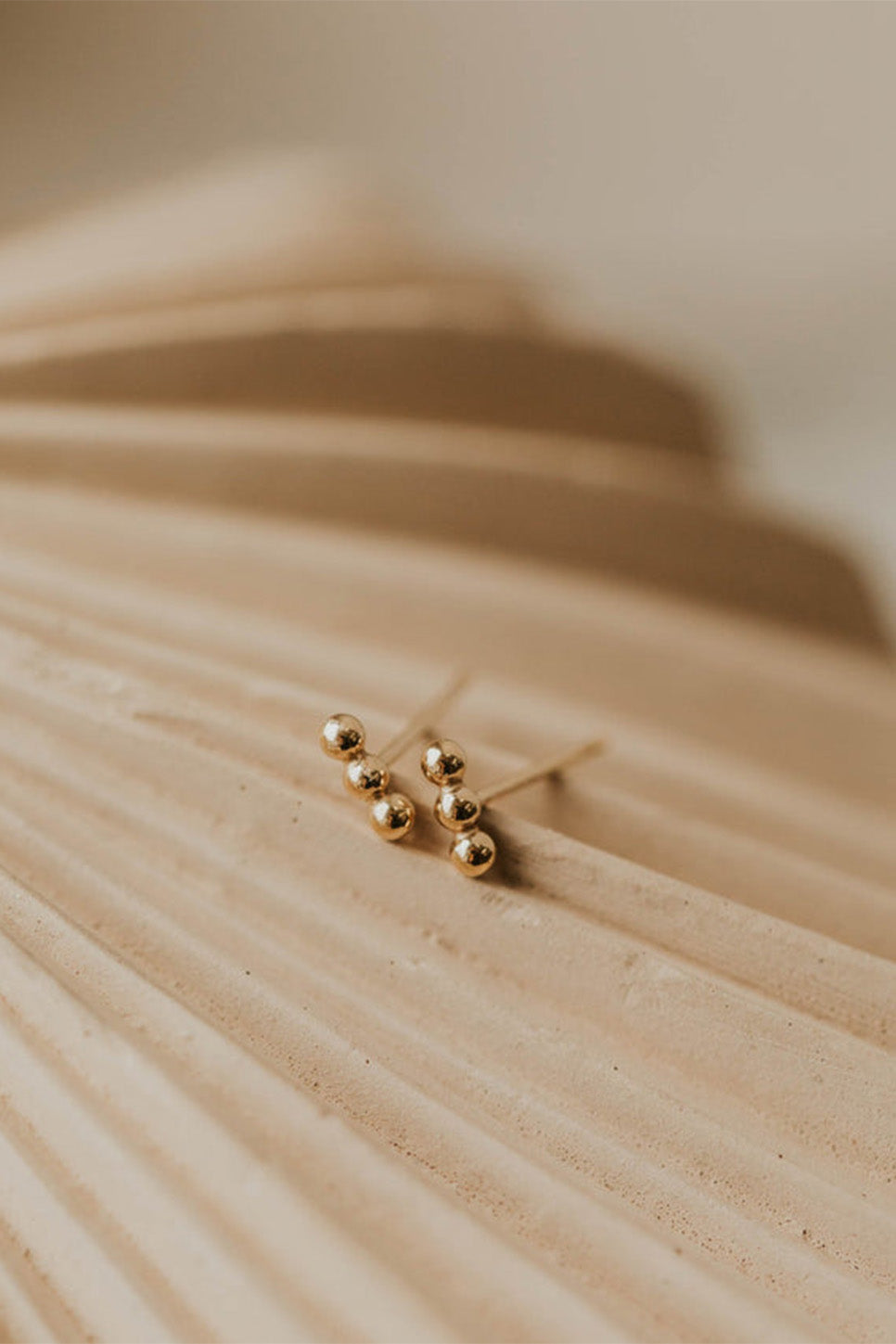 hello adorn triple dot studs