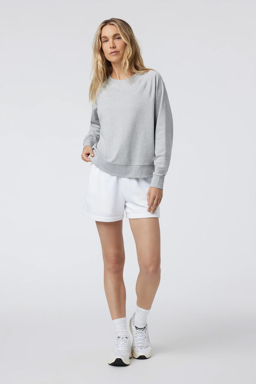Vuori - LS Halo Crew - Pale Grey Heather 