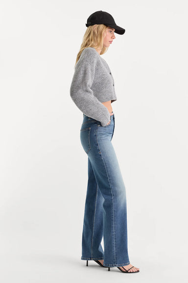 Good American Soft Tech True Straight Jean in Crestview — Side view