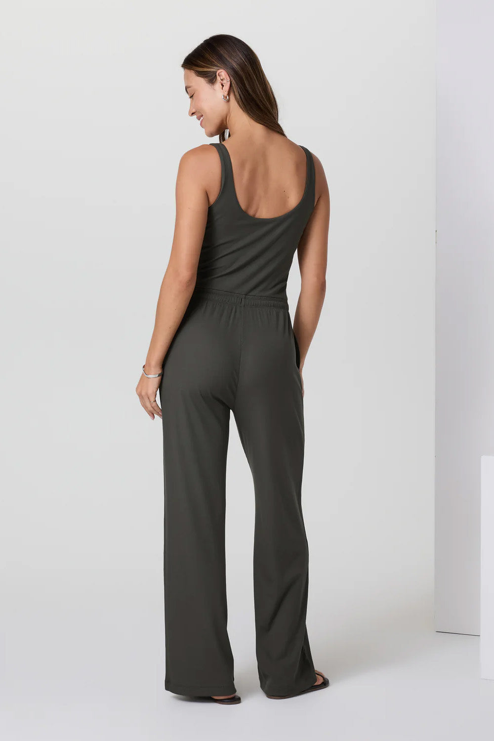 Vuori - Pose Scoop Jumpsuit - Kale - Back