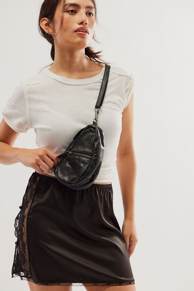 Free People - Coffee Date Mini Crossbody - Black - Model