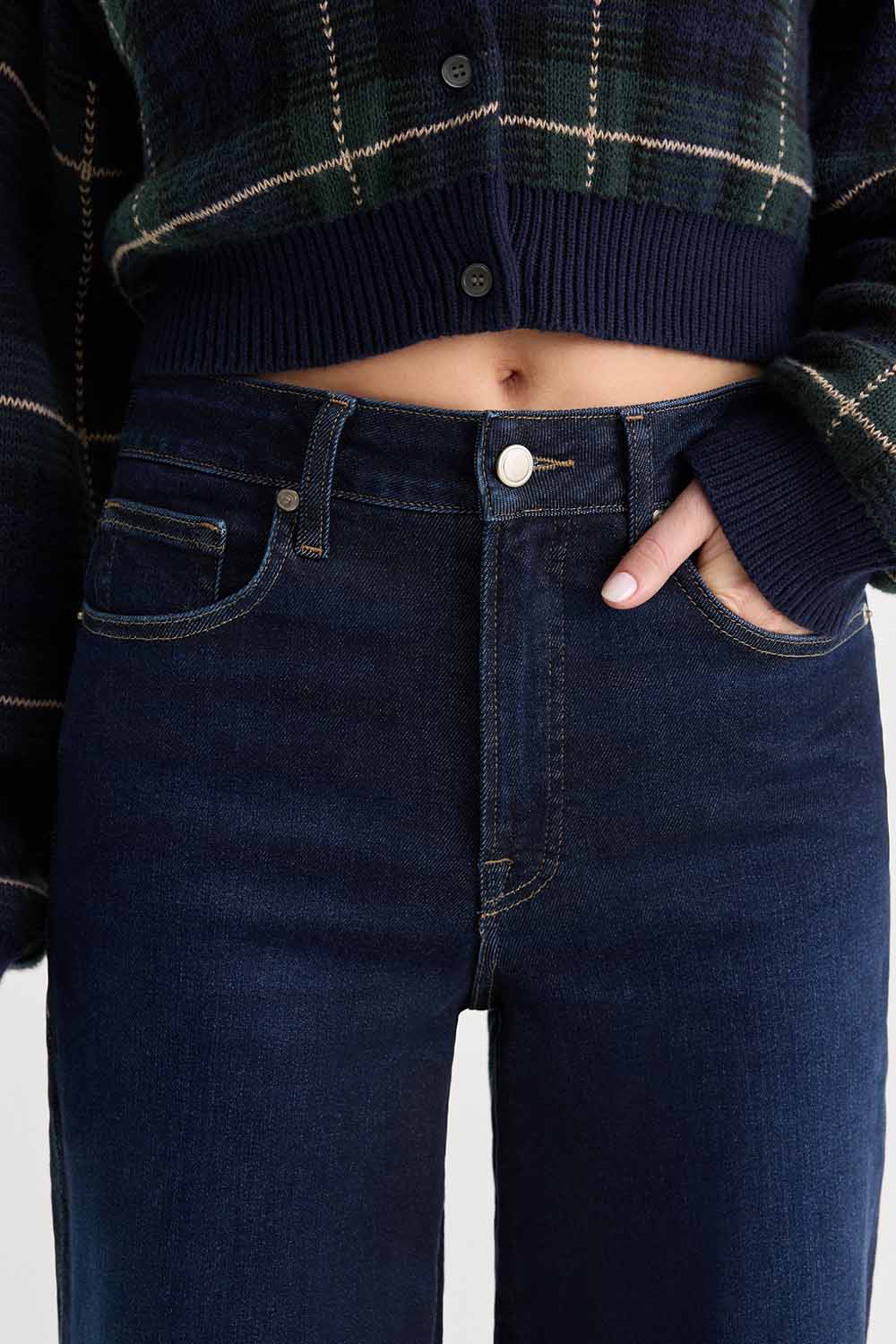Good American Soft Tech Waist Palazzo Ankle Jeans in Rinse — Waist detail view