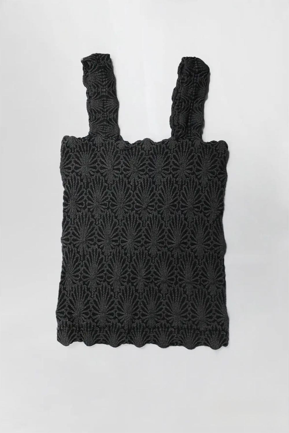 LACE TEXTURED SQUARE TOP