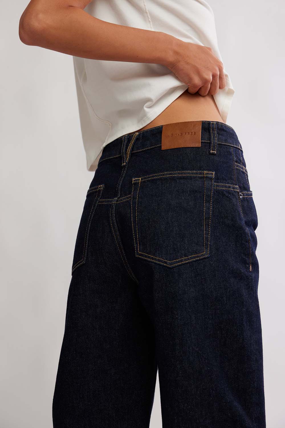Free People - Deep Trance Dropped BF Jeans - Rinse - Detail