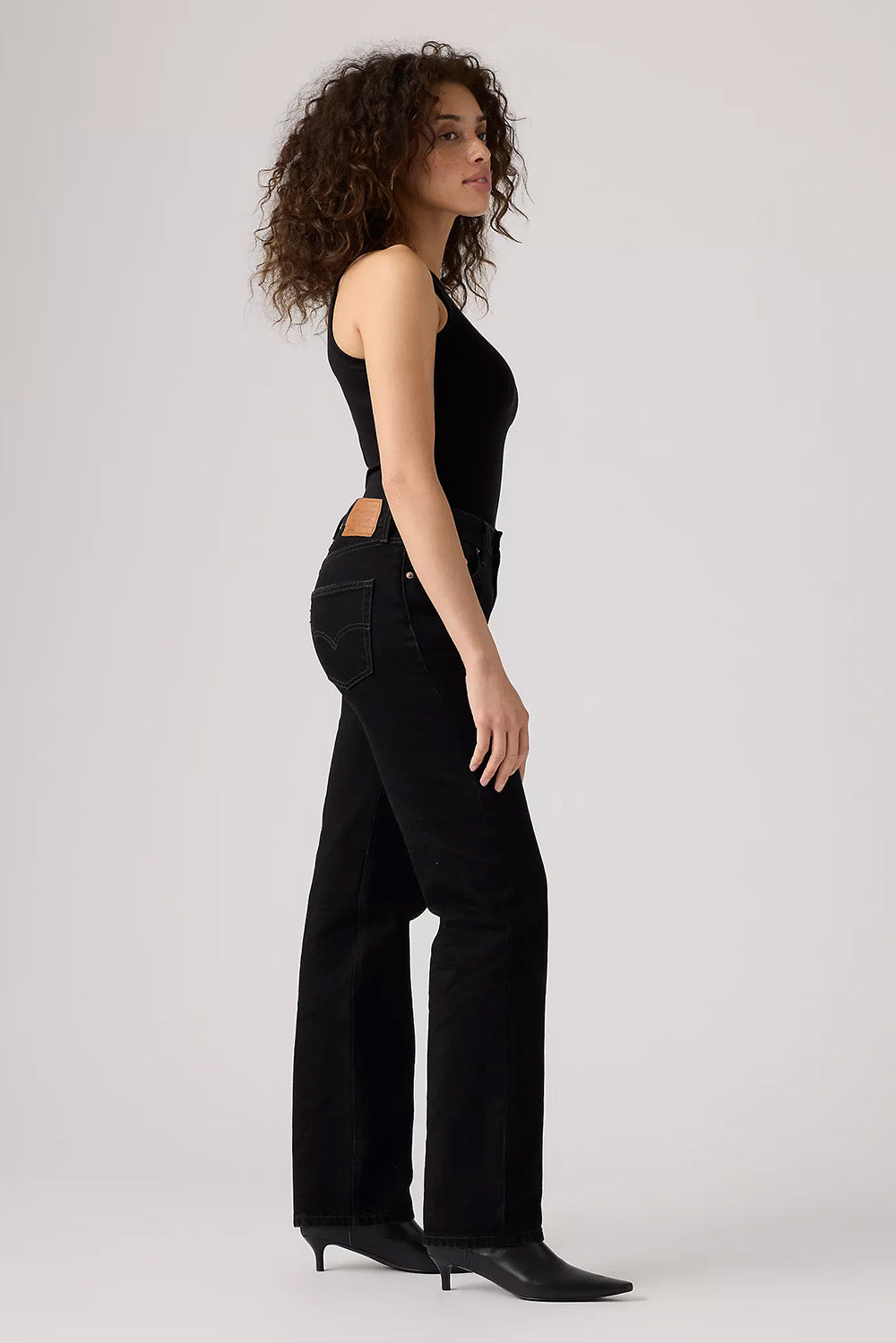 Levis Premium 501 '90s in Rinsed Blacktop — Side view