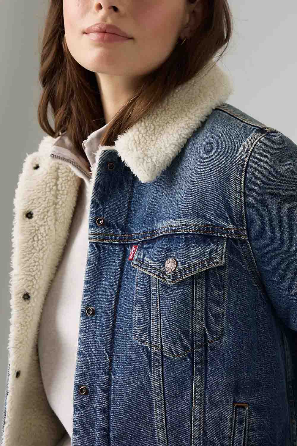 Levis Premium Original Sherpa Trucker in Hold A Candle — Collar detail view