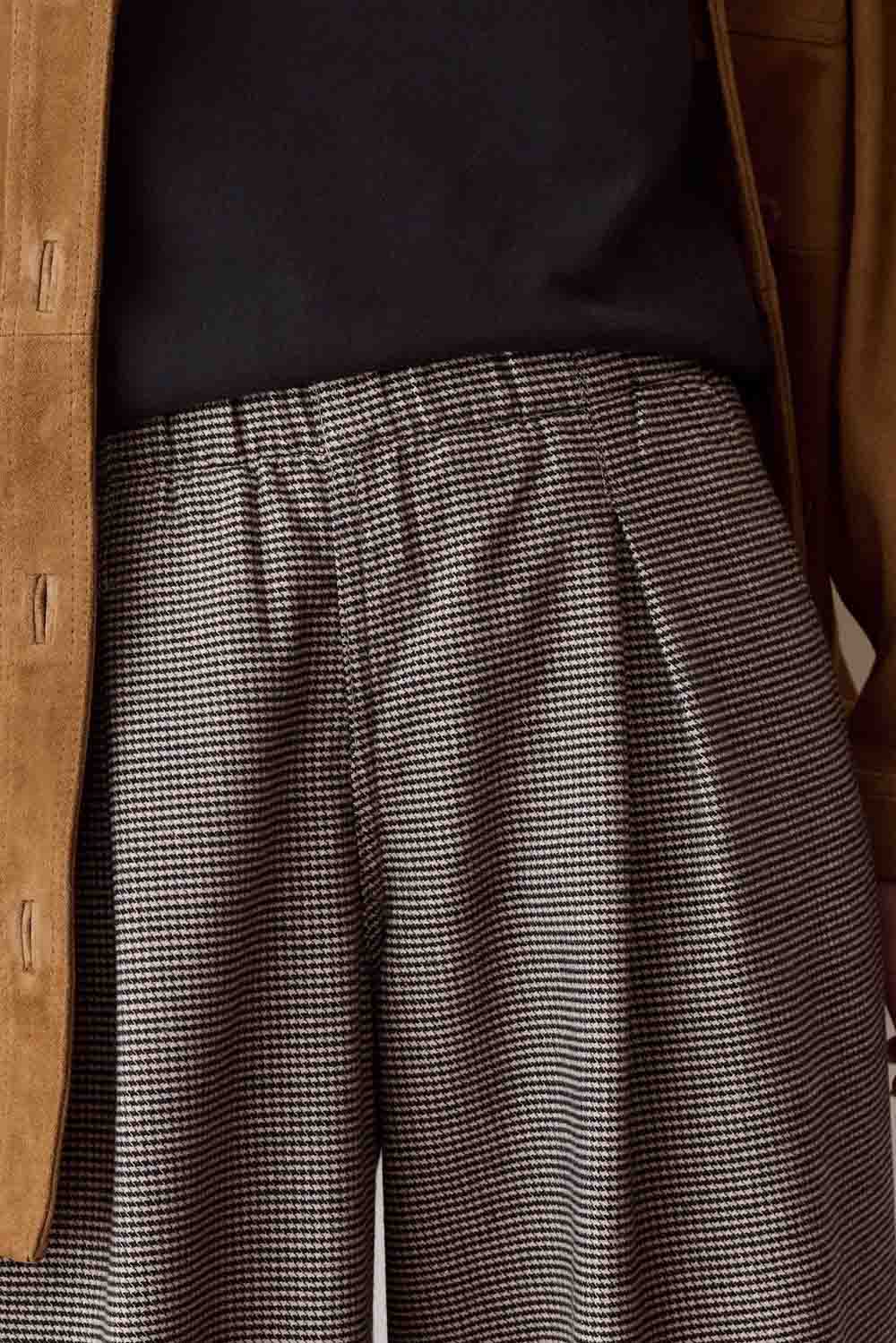 Marine Layer Allison Moleskin Trouser in Black/Cream Houndstooth — Pleat detail view
