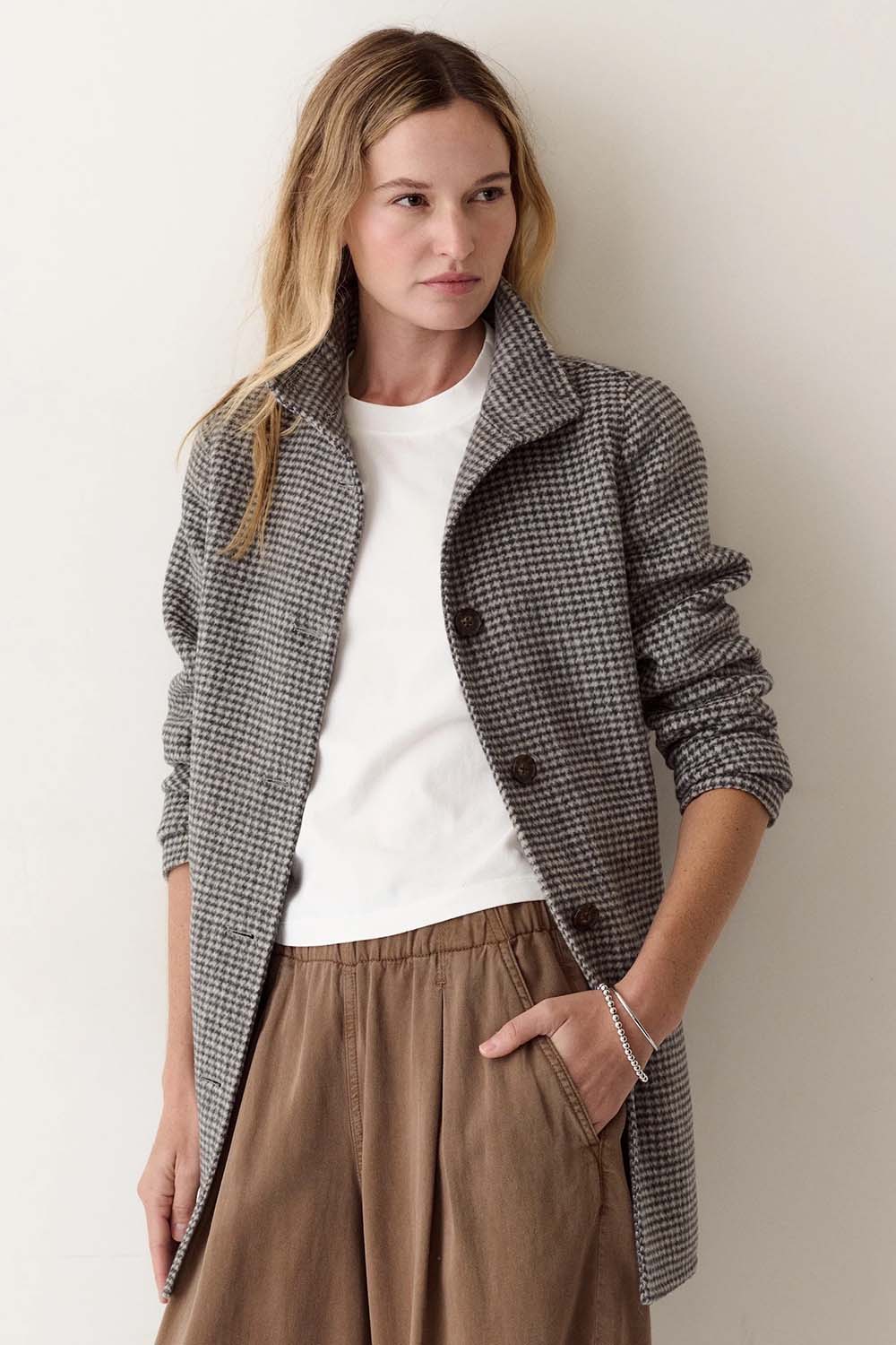 Marine Layer Stephanie Cocoon Coat in Charcoal/Cream Houndstooth — Front view