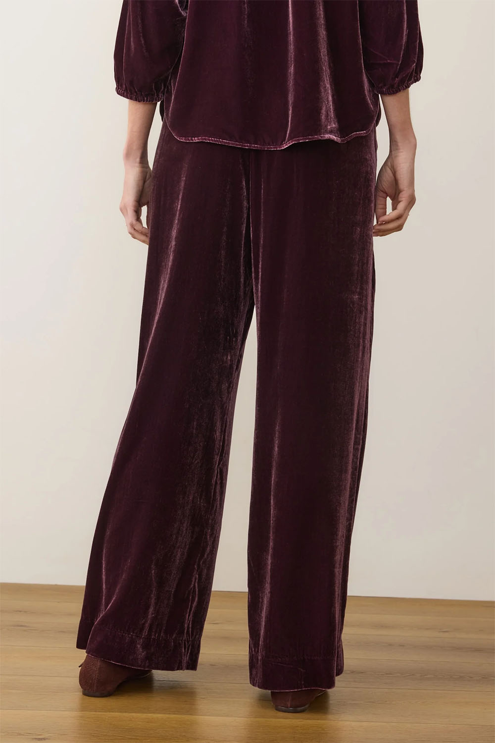 marine layer bella velvet drawstring pant fig back