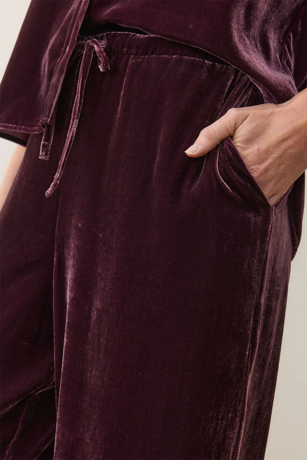 marine layer bella velvet drawstring pant fig detail