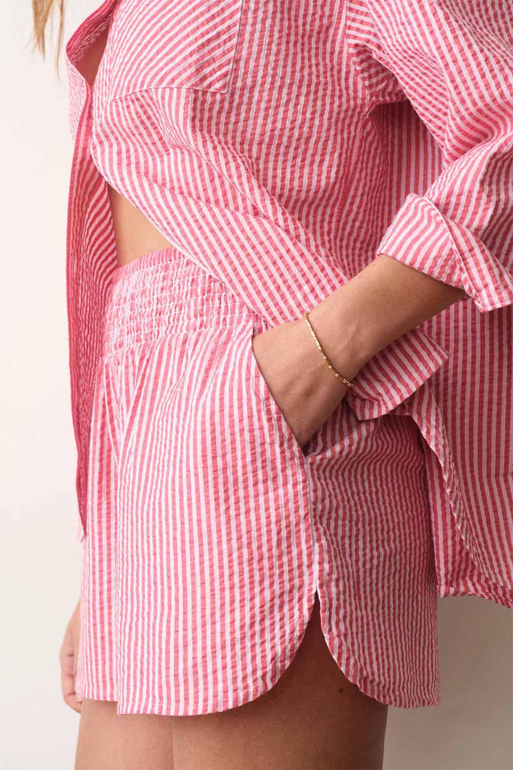 marine layer isla seersucker short pink stripe side